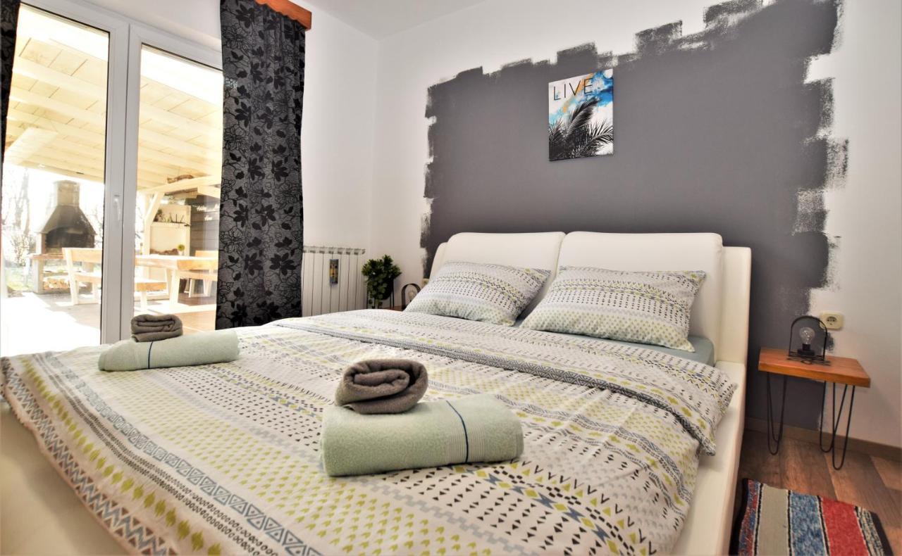 Holiday Home Melani Sinac المظهر الخارجي الصورة